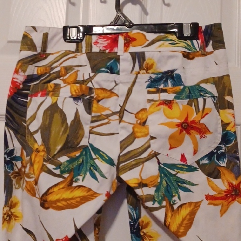 -- Cache Multicolor Leaf Print Pants - Picture 8 of 10